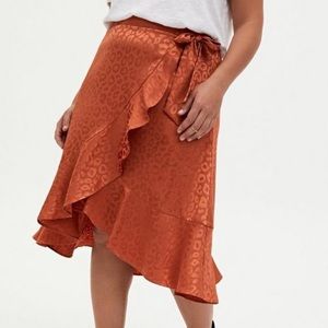 Torrid copper leopard ruffle skirt size 1 (14/16)